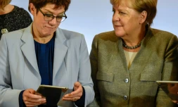 La président du parti chrétien-démocrate allemand (CDU) Annegret Kramp-Karrenbauer et la chancelière Angela Merkel à Leipzig le 21 novembre 2019