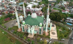 La mosquée Suada à Mamuju dans le Sulawesi occidental dans l'île de Célèbes en Indonésie, le 12 décembre 2019