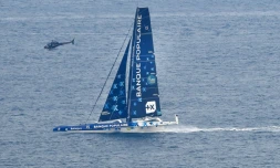 Le maxi-trimaran skippé par le Français Armel Le Cléac'h (Maxi Banque Populaire IX) au Cap Frehel au départ de la Route du Rhum, le 4 novembre 2018