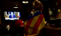 Le roi d'Espagne Felipe VI, lors d'une allocution télévisée, deux jours après la tenue d'un référendum d'autodétermination interdit en Catalogne, le 3 octobre 2017, dans un bar de Barcelone