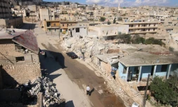 Vue générale de la ville de Darat Azzah, à l'ouest d'Alep, le 7 octobre 2015 aprÚs un bombardement de l'armée syrienne