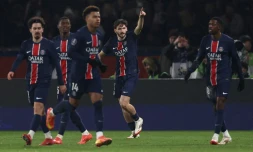 Les Parisiens célèbrent le premier but de Khvicha Kvaratskhelia avec Paris, le 7 février 2025 contre Monaco au Parc des Princes  
