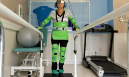 Cette combinaison est conçue comme un outil de prévention contre la maltraitance du 3e âge