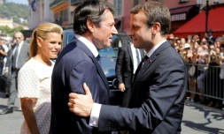 Le président Macron (d) et le maire de Nice Christian Estrosi, le 14 juillet 2017 à Nice lors des cérémonies du souvenir un an après la tuerie de Nice
