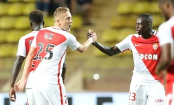 Les Monégasques se congratulent aprÚs le but de Kamil Glik contre Angers, le 24 septembre 2016 à Louis-II