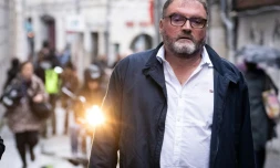 L'ancien anesthésiste Frédéric Péchier arrive au tribunal de Besançon au deuxième jour de son procès, le 9 septembre 2025