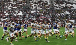 Les joueurs de Toulon et La Rochelle à l'échauffement au stade Vélodrome de Marseille, le 26 mai 2017