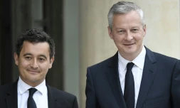 Le ministre de l'Economie Bruno Le Maire (d) et le ministre de l'Action et des Comptes publics Gérald Darmanin (g), à l'Elysée, avant le premier Conseil des ministres du gouvernement, le 18 mai 2017 