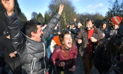 Les occupants de la ZAD de  Notre-Dame-des-Landes laissent éclater leur joie à l'annonce de l'abandon du projet d'aéroport, le 17 janvier 2018
