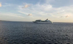 Image non daté du "Seabourn Odyssey", un bateau de croisiÚre de la compagnie Carnival Corporation, au large de la Barbade