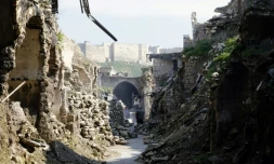 Une photo prise le 12 février 2019 montre une vue générale des dégâts provoqués par la guerre dans le marché de Saqtiya dans le vieux Alep en Syrie, où des travaux de rénovation sont en cours