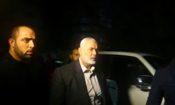 Le numéro deux du bureau politique du Hamas, Ismaïl Haniyeh (d), le 24 mars 2017 à Gaza