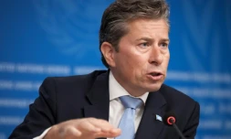 Le chef des opérations humanitaires des Nations unies, Tom Fletcher, s'exprime sur la famine à Gaza lors d'une conférence de presse à Genève le 22 août 2025
