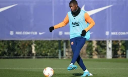 L'attaquant français Ousmane Dembélé en disgrâce au Barça s'entraîne individuellement au centre Joan Gamper, près de Barcelone, le 22 janvier 2022 