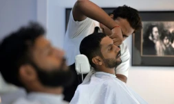 Dans le salon de beauté Men's à Islamabad, le 10 octobre 2017