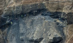 Des mineurs dans une mine de jade le 4 octobre 2015 à Hpakant en Birmanie