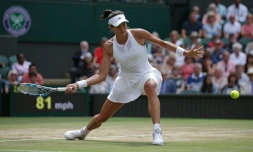 Garbiñe Muguruza face à la Slovaque Magdalena Rybarikova à Wimbledon, le 13 juillet 2017