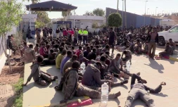 Dans un centre pour immigrés et demandeurs d'asile (CETI) à Melilla dans l'enclave espagnole de Melilla au Maroc le 2 mars 2022 (Image tirée d'une vidéo)