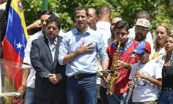 L'opposant Juan Guaido (c) lors d'un rassemblement de ses partisans, le 6 avril 2019 à Caracas