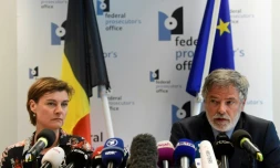 Wenke Roggen (g) et Eric Van der Sypt, du parquet fédéral belge, donnent une conférence de presse à Bruxelles, le 30 mai 2018