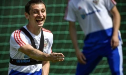Le milieu de terrain russe Alan Dzagoev lors d'une séance d'entraînement à Novogorsk lors du Mondial le 27 juin 2018