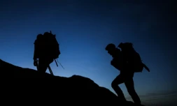 Des agents de l'Office français de la biodiversité (OFB) dans les montages prÚs de Bethmale, pour protéger les troupeaux d'attaques d'ours bruns, le 17 août 2023 en AriÚge