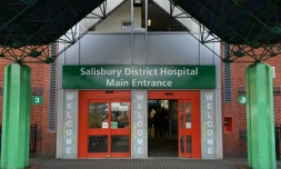 Le Britannique Charlie Rowley, 45 ans, exposé à l'agent innervant Novitchok, "n'est plus dans un état critique"