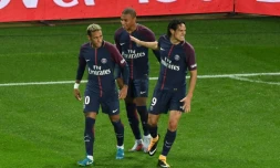 Neymar Jr, Kylian Mbappé et Edinson Cavani à la fête après le premier but de Paris contre Lyon au Parc des Princes, le 17 septembre 2017