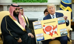Donald Trump brandit un tableau montrant les ventes d'armes à l'Arabie saoudite lors de sa rencontre avec le prince héritier saoudien Mohammed ben Salmane 