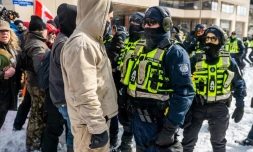 Intervention de la police après trois semaines de blocage par des manifestants anti-mesures sanitaires des rues d'Ottawa, le 18 février 2022
