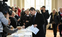 Le président LR, Nicolas Sarkozy, vote à Paris, le 6 décembre 2015