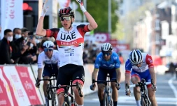 Le SlovĂšne Tadej Pogacar vainqueur de LiĂšge-Bastogne-LiĂšge, le 25 avril 2021