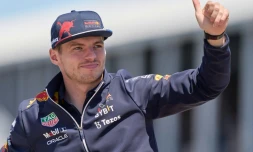 Le Néerlandais Max Verstappen lors de la parade précédant le GP du Canada de Formule 1, le 19 juin 2022 sur le circuit Gilles-Villeneuve à Montréal 