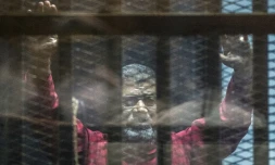 Mohamed Morsi lors de son procès le 23 avril 2016 au Caire