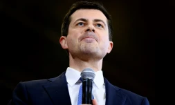 Pete Buttigieg prend la parole lors d'un meeting à Columbia, dans l'Indiana, le 28 février 2020