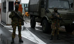 Militaires postés près de l'aéroport Zaventem le 23 mars 2016 près de Bruxelles
