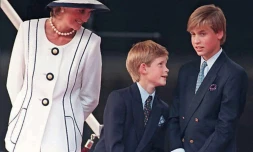 La princesse de Galles Diana et ses fils, le Prince Harry et le Prince William, à Londres le 19 août 1995