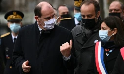 Jean Castex, Arthur Dénouveaux et Anne Hidalgo devant le bar La Bonne Biere à Paris le 13 novembre 2020