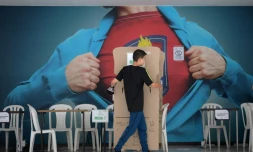 Préparation du matériel électoral dans un bureau de vote à Bucaramanga, le 18 juin 2022 en Colombie