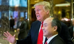Le président élu américain Donald Trump et le PDG du géant japonais des télécommunications SoftBank, Masayoshi Son à la Trump Tower à New York, le 6 décembre 2016