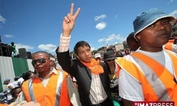 Mercredi 28 janvier 2009 Antananarivo  meeting du maire de la ville  sur la place du 13 mail  devant  plus de 15000 personnes