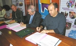 Mercredi 28 janvier 2009  : L'université de la Réunion et le Crédit Agricole s'associent pour &quot;Bancassurance&quot; (crédit photo : université)
