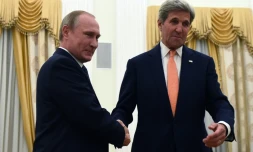 Le président Vladimir Poutine et le secrétaire d'Etat américain John Kerry le 14 juillet 2016 au Kremlin à Moscou