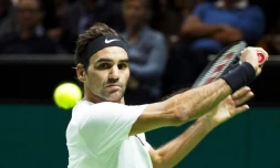 Le Suisse Roger Federer face à l'Allemand Philipp Kohlschreiber  au tournoi de Rotterdam le 15 février 2018