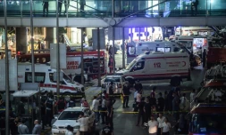 La police scientifique turque sur le lieu de l'explosion à l'aéroport international Ataturk d'Istanbul, en Turquie, le 28 juin 2016