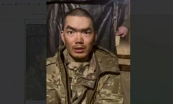 Image d'un homme présenté comme un Chinois capturé alors qu'il combattait au sein des forces russes, extraite d'une video publiée le 8 avril 2025 par la présidence ukrainienne
