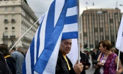 L'agence de notation financière Moody's a relevé vendredi d'un cran la note de la dette de long terme de la Grèce, passée de "Caa3" à "Caa2", et a également revu sa perspective à "positive" contre "stable" précédemment