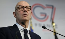 Le ministre de l'Économie et des Finances, Roland Lescure, lors de la conférence de presse d'ouverture des volets Finance et Numérique de la présidence française du G7, le 3 février 2026 à Paris