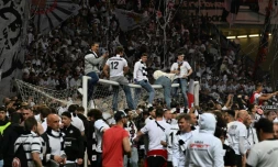 Les supporters de l'Eintracht en liesse à Francfort le 5 mai 2022 après la qualification de leur équipe pour la finale de la Ligue Europa 