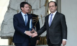 Manuel Valls et François Hollande sur le perron de l'Elysée le 2 novembre 2016 à Paris